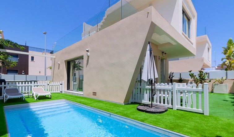 Villa - Resale - Pilar de la Horadada - Pueblo Latino