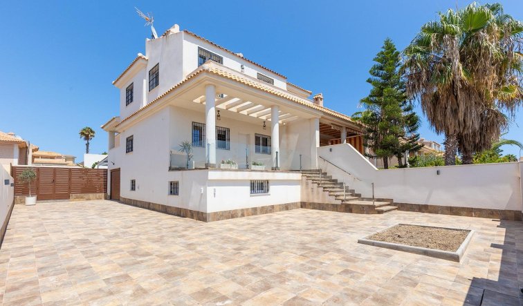 Villa - Resale - Torrevieja - Aguas Nuevas