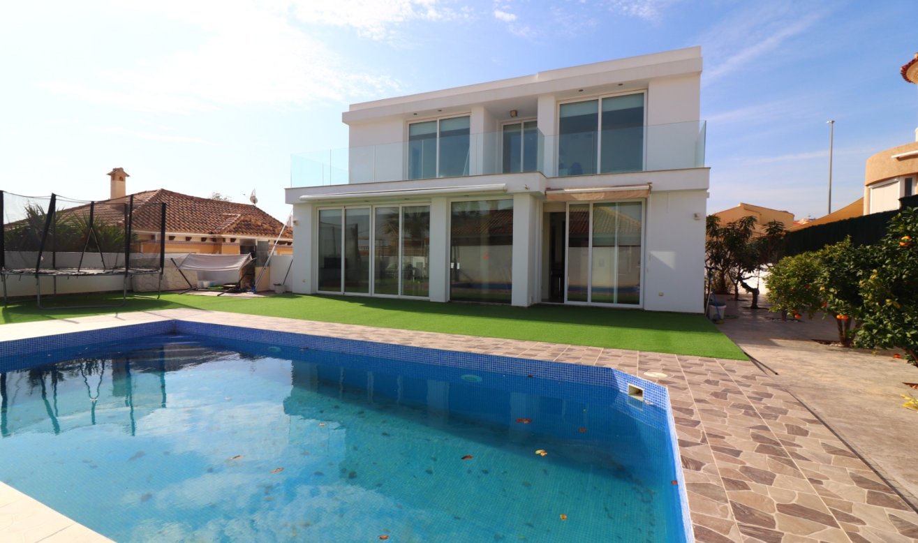 Reventa - Detached Villa - La Marina - La Marina - Urbanization