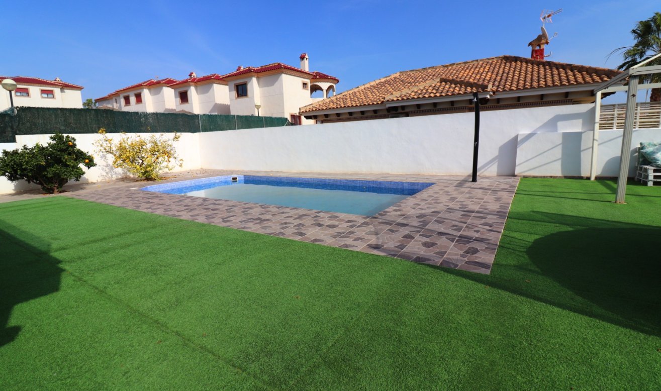 Reventa - Detached Villa - La Marina - La Marina - Urbanization