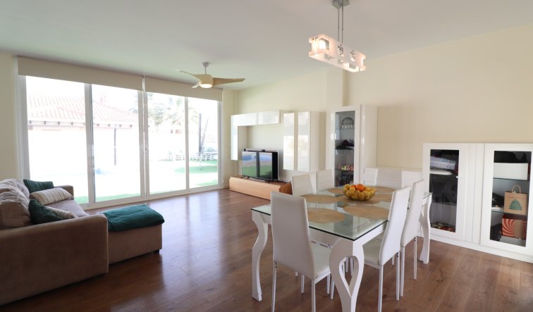 Reventa - Detached Villa - La Marina - La Marina - Urbanization