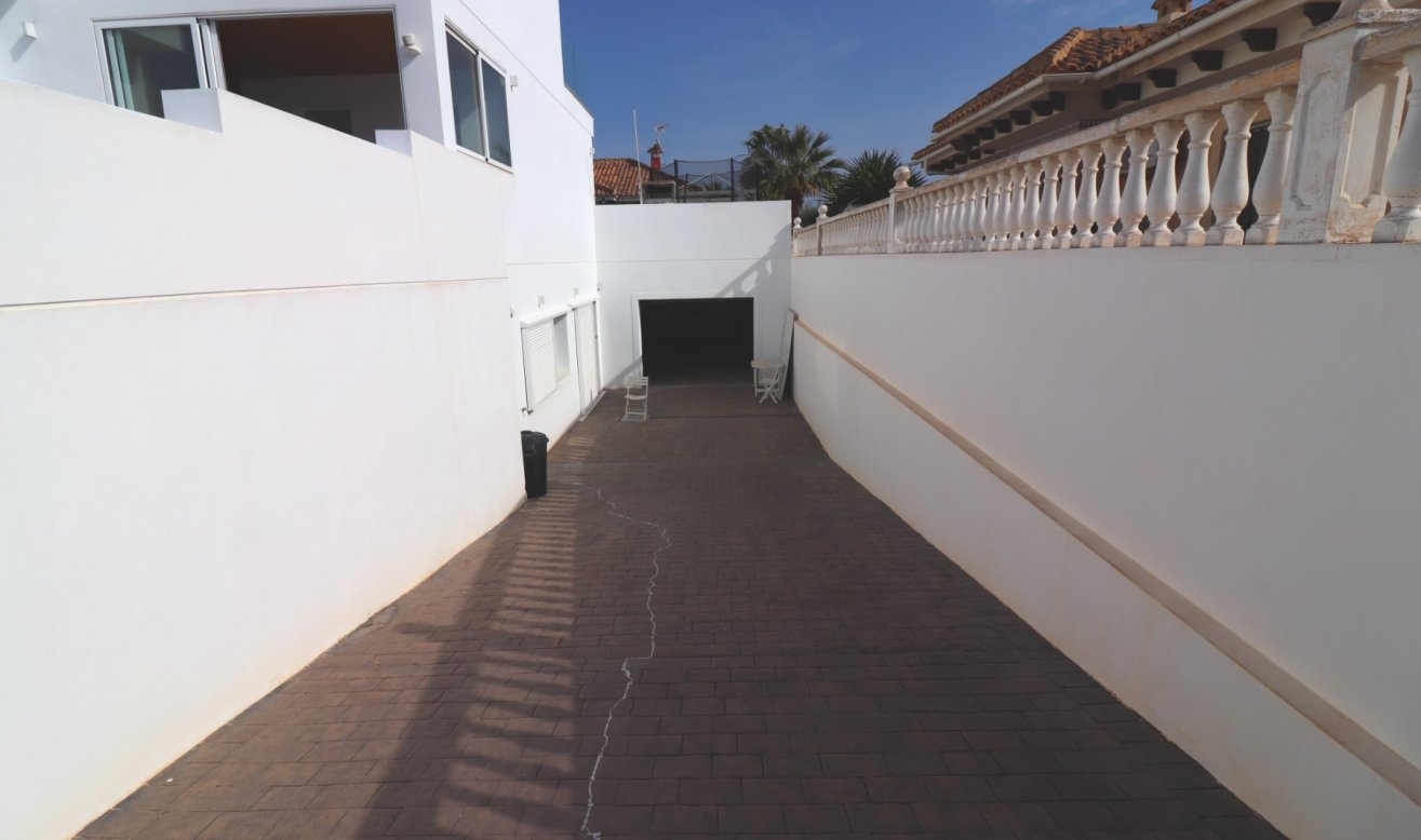 Reventa - Detached Villa - La Marina - La Marina - Urbanization