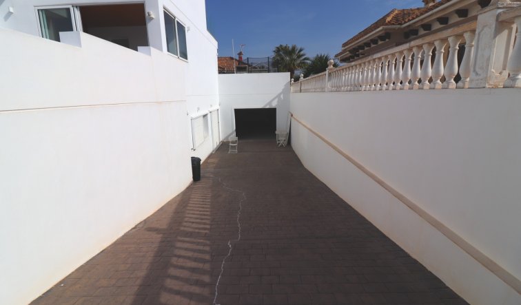 Reventa - Detached Villa - La Marina - La Marina - Urbanization