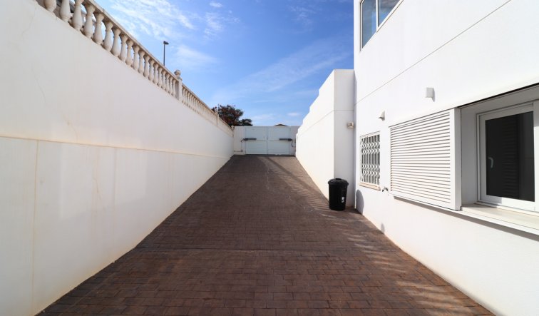 Reventa - Detached Villa - La Marina - La Marina - Urbanization