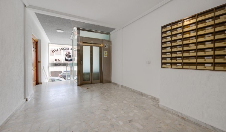 Resale - Apartment / flat - Torrevieja - torrevieja