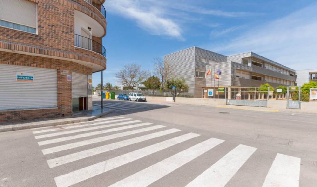 Reventa - Commercial Unit - Almoradí - Estación bus