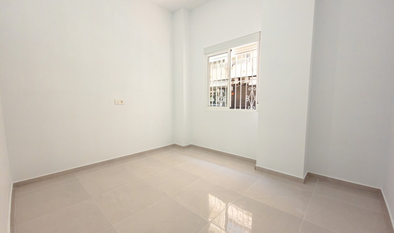 Reventa - Apartamento / piso - Torrevieja - El Acequión - Los Náufragos