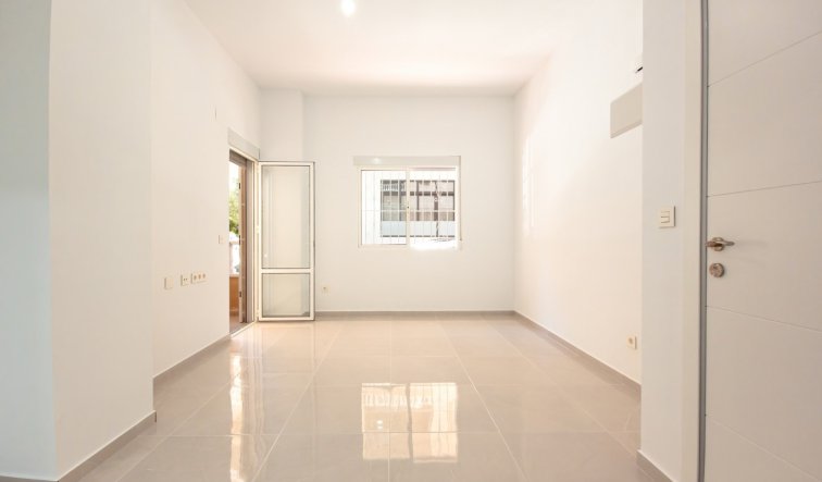 Reventa - Apartamento / piso - Torrevieja - El Acequión - Los Náufragos