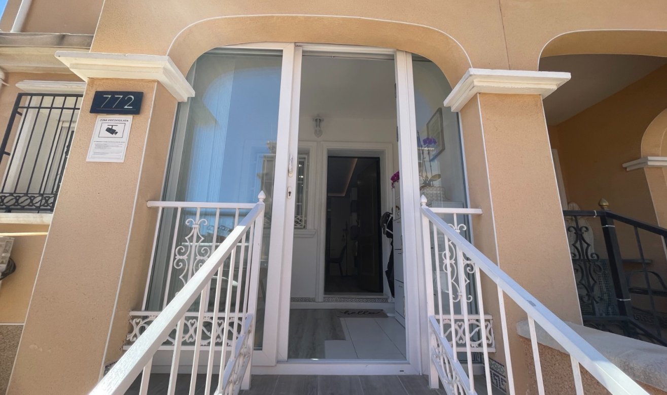 Reventa - Semi Detached Villa - Orihuela Costa - Villamartin