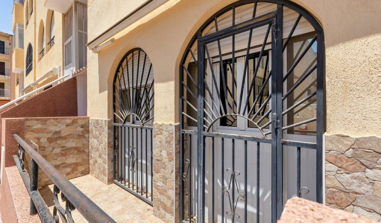 Resale - Apartment / flat - Torrevieja - La Mata pueblo
