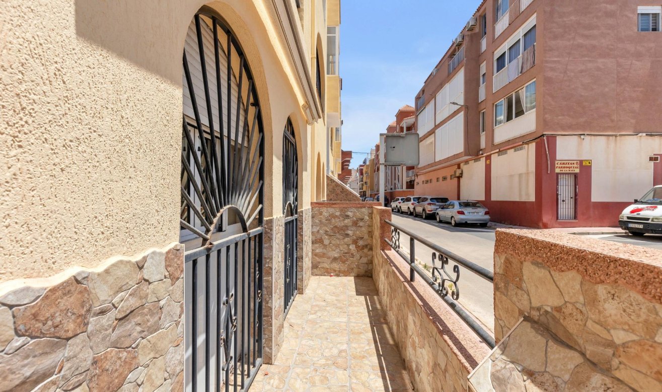Resale - Apartment / flat - Torrevieja - La Mata pueblo