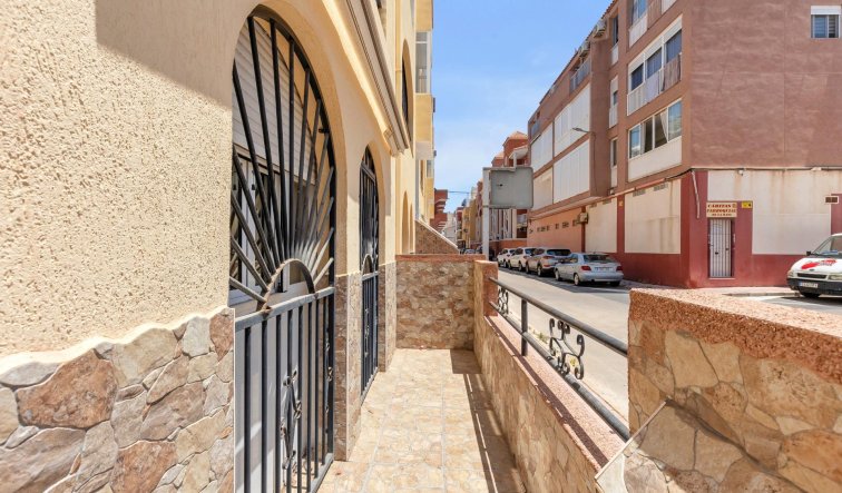 Resale - Apartment / flat - Torrevieja - La Mata pueblo