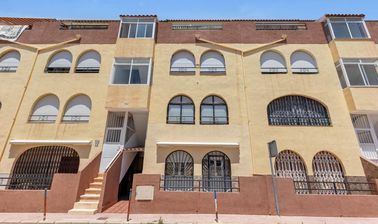 Resale - Apartment / flat - Torrevieja - La Mata pueblo