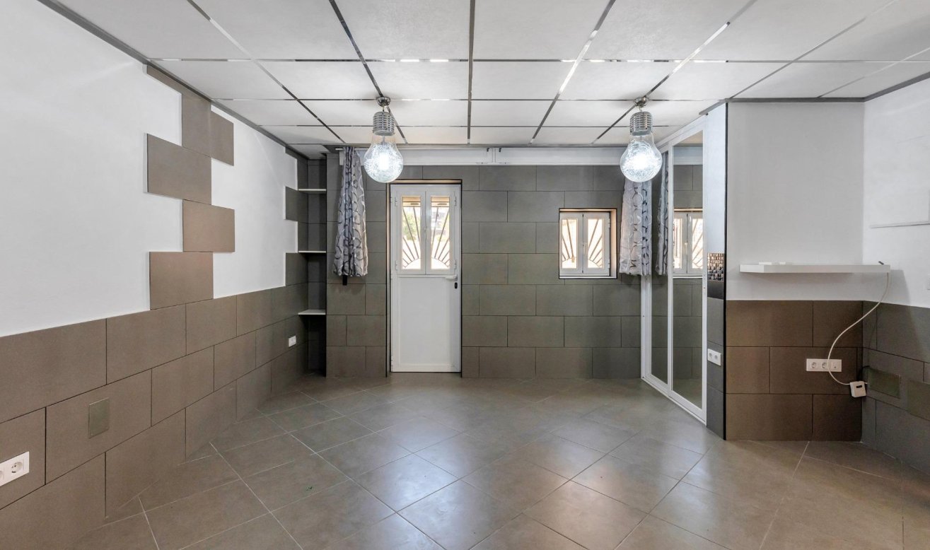 Resale - Apartment / flat - Torrevieja - La Mata pueblo