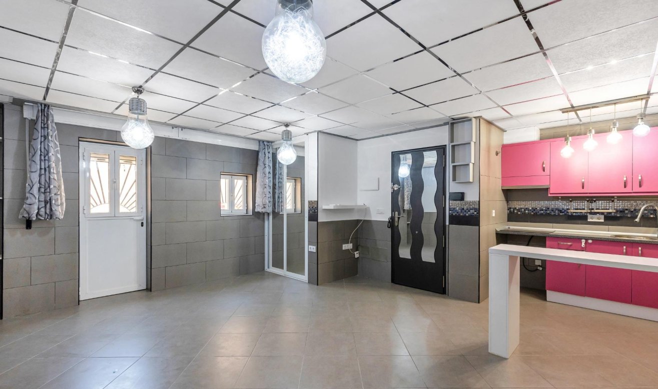 Resale - Apartment / flat - Torrevieja - La Mata pueblo