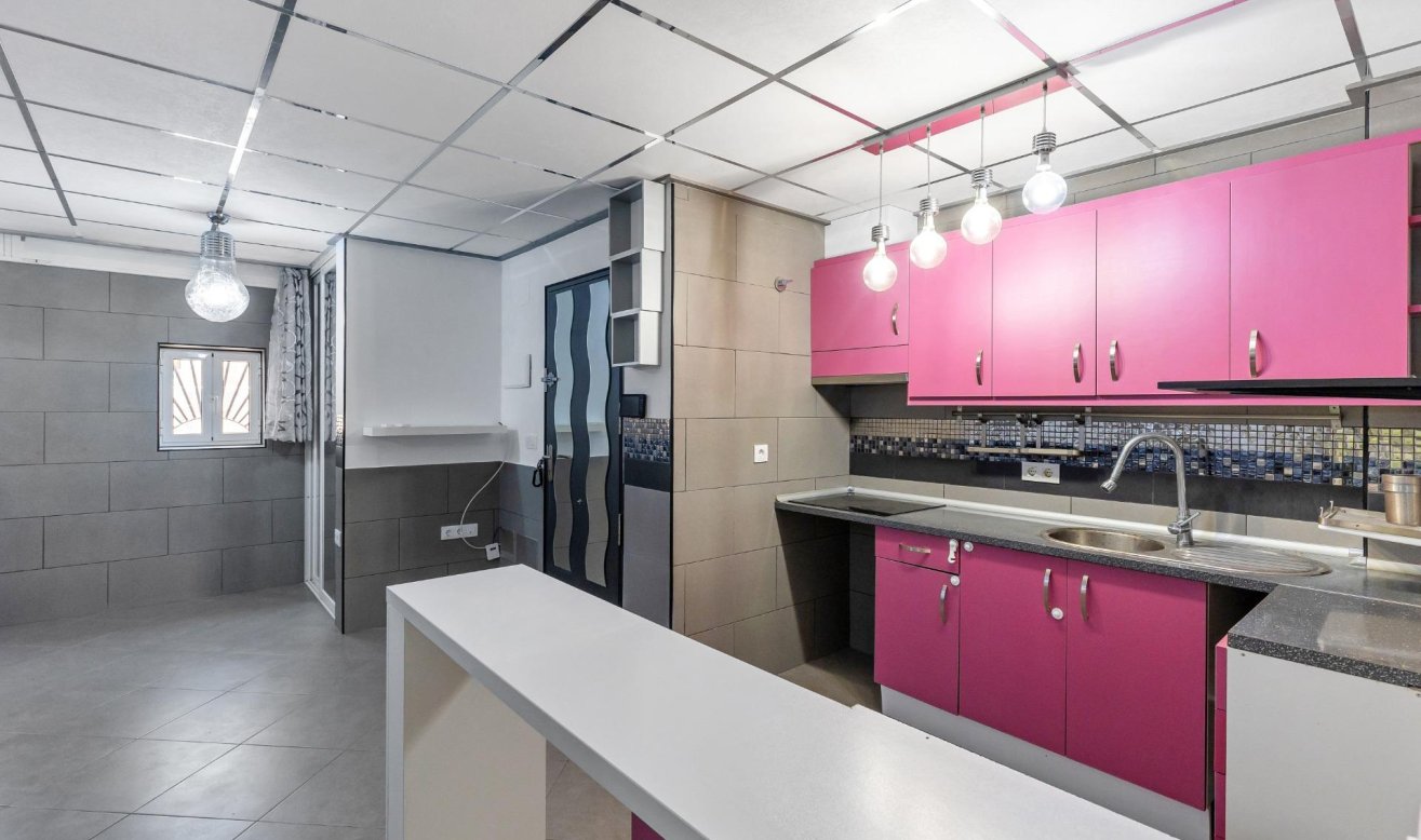 Resale - Apartment / flat - Torrevieja - La Mata pueblo