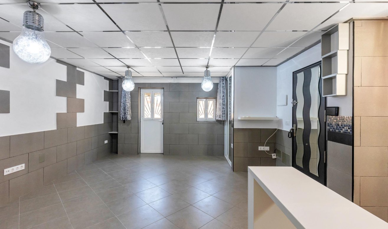 Resale - Apartment / flat - Torrevieja - La Mata pueblo