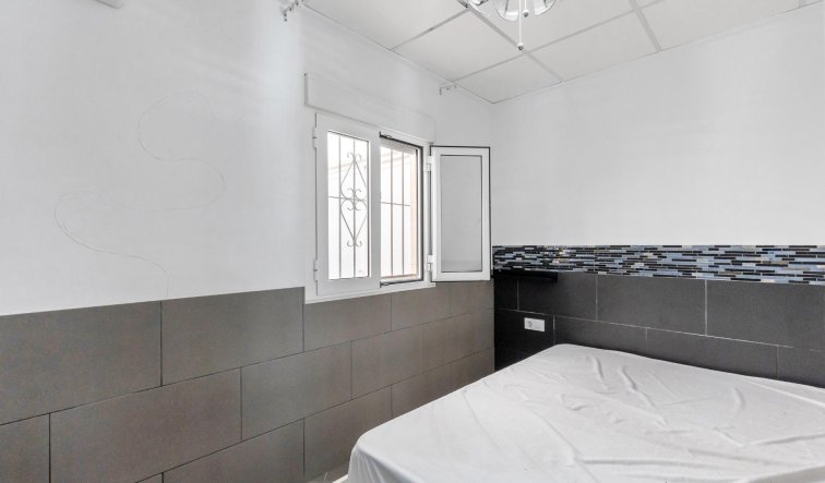 Resale - Apartment / flat - Torrevieja - La Mata pueblo