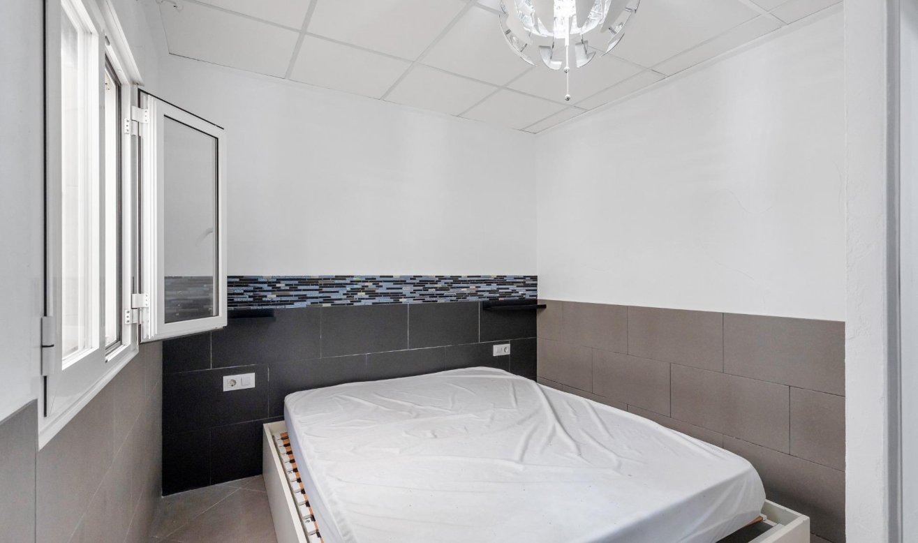 Resale - Apartment / flat - Torrevieja - La Mata pueblo