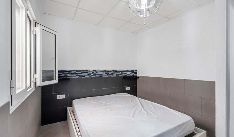 Resale - Apartment / flat - Torrevieja - La Mata pueblo