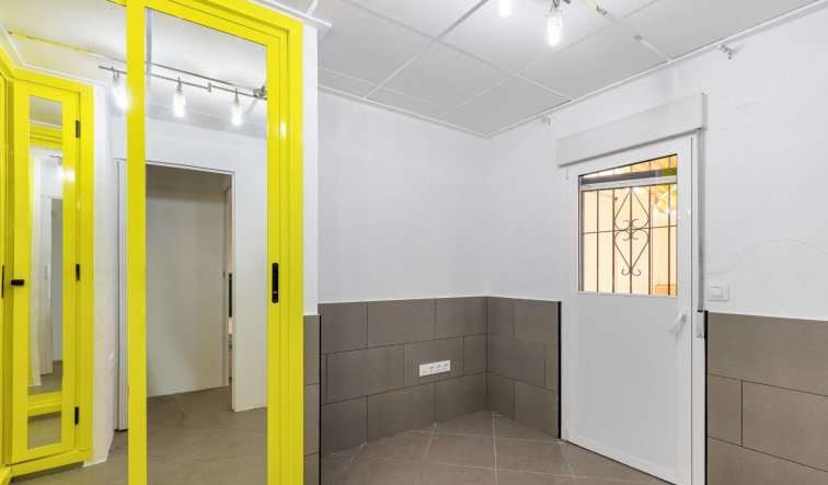 Resale - Apartment / flat - Torrevieja - La Mata pueblo