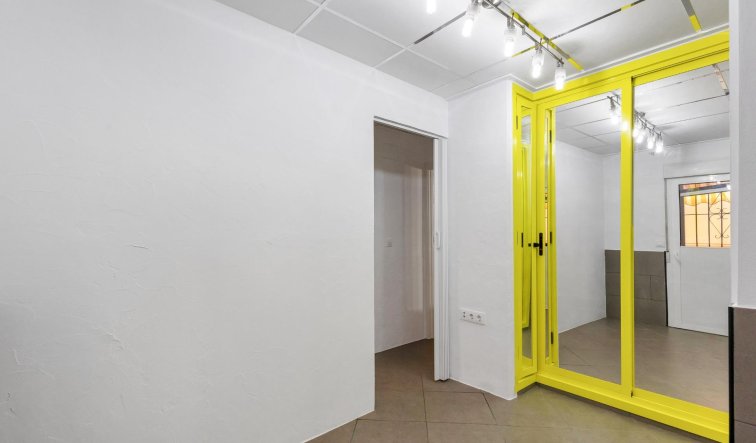 Resale - Apartment / flat - Torrevieja - La Mata pueblo