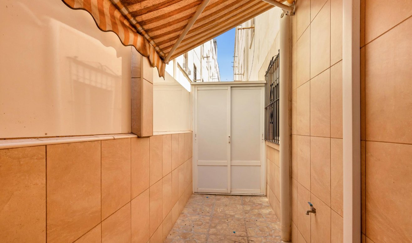 Resale - Apartment / flat - Torrevieja - La Mata pueblo