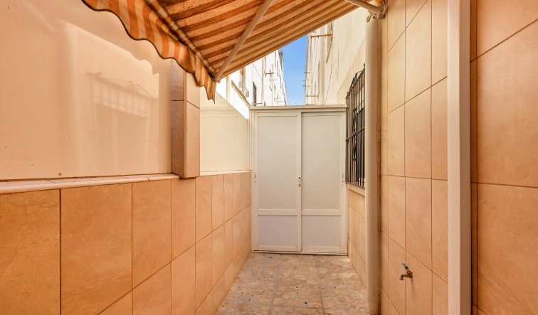Resale - Apartment / flat - Torrevieja - La Mata pueblo