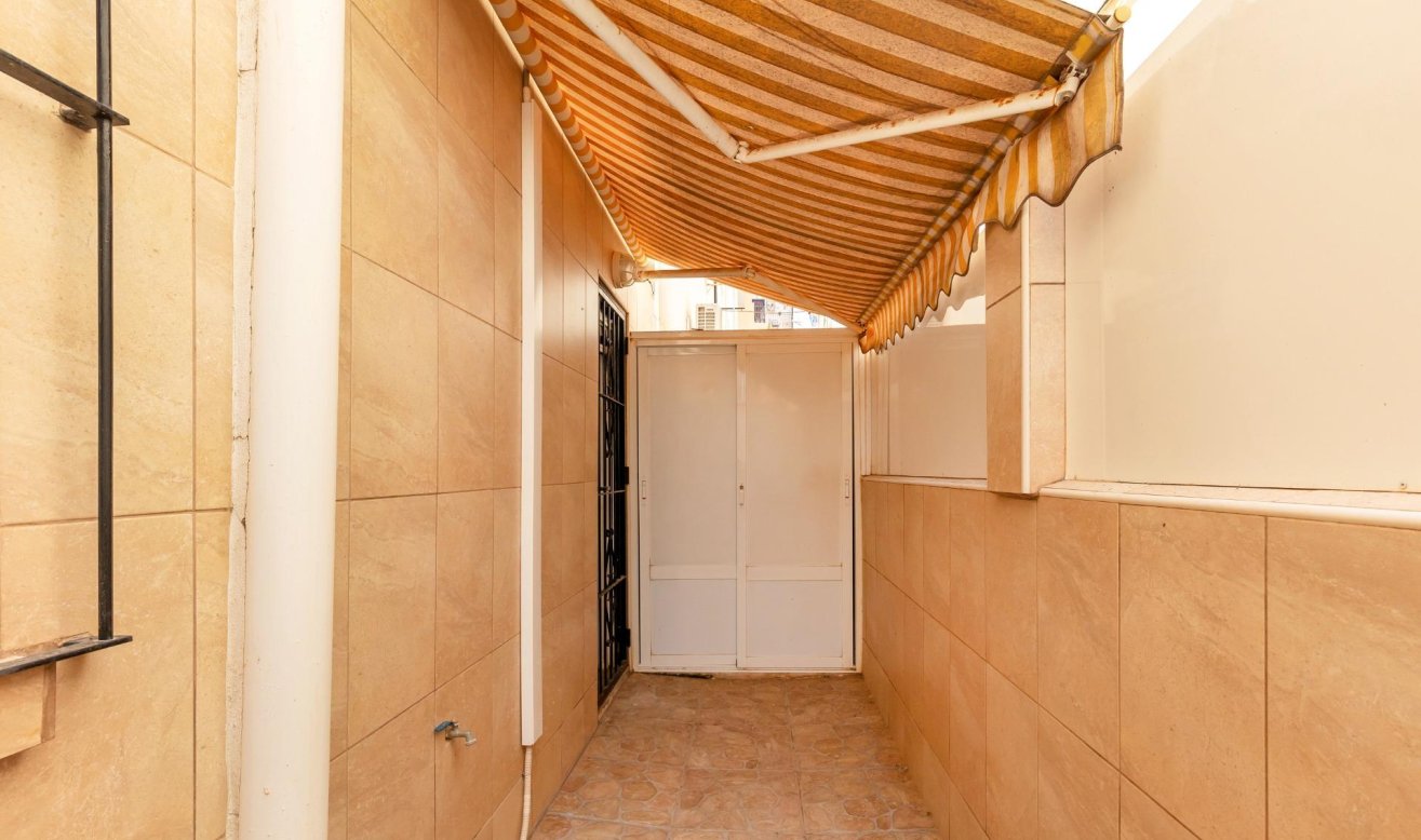 Resale - Apartment / flat - Torrevieja - La Mata pueblo