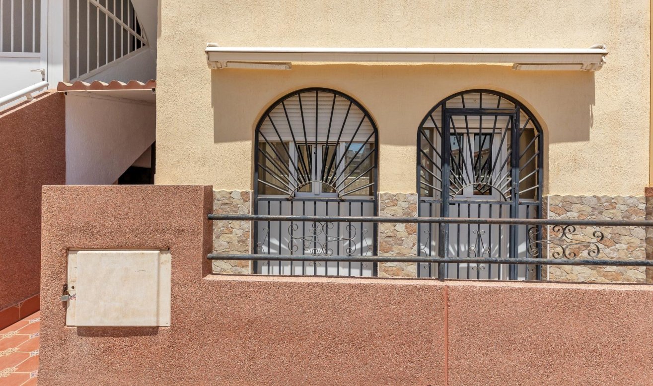 Resale - Apartment / flat - Torrevieja - La Mata pueblo