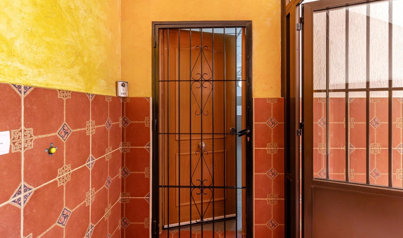 Resale - Apartment / flat - Torrevieja - La Mata pueblo