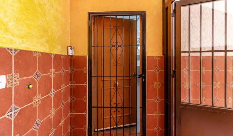 Resale - Apartment / flat - Torrevieja - La Mata pueblo
