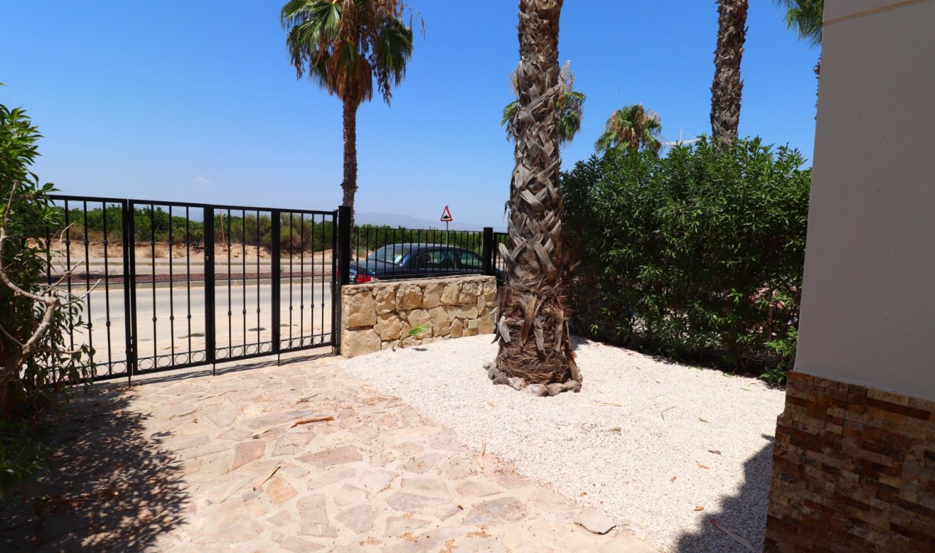 Resale - Semi Detached Villa - Algorfa - La Finca Golf Resort