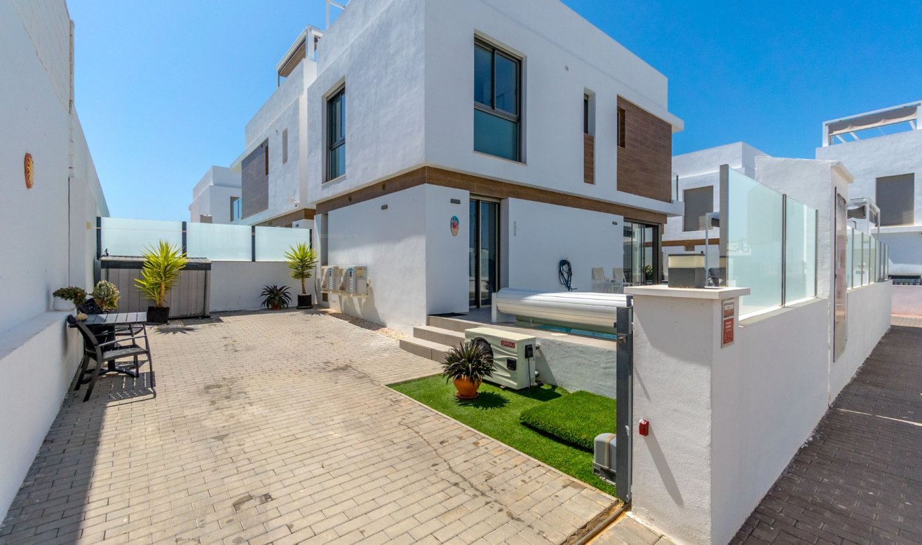 Resale - Villa - Orihuela Costa - Villamartín