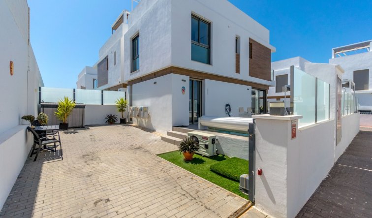 Resale - Villa - Orihuela Costa - Villamartín