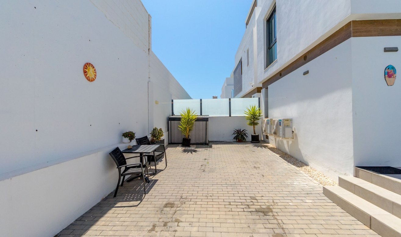 Resale - Villa - Orihuela Costa - Villamartín