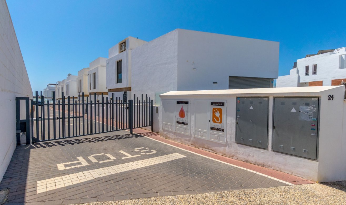 Resale - Villa - Orihuela Costa - Villamartín