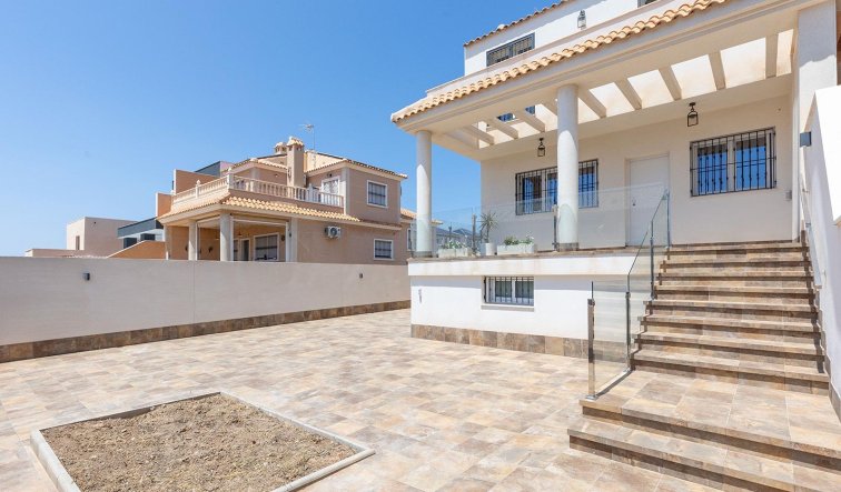 Resale - Villa - Torrevieja - Aguas Nuevas