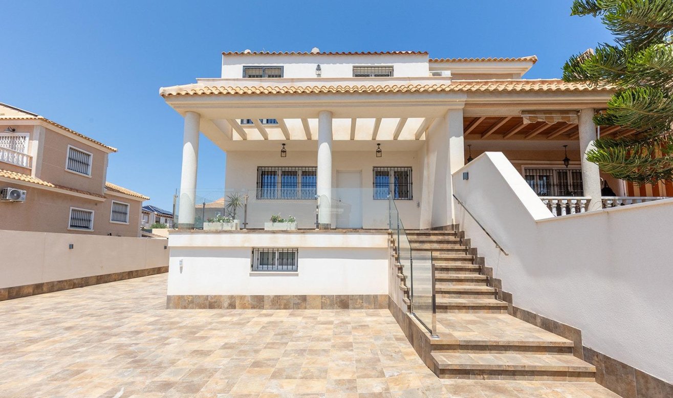 Resale - Villa - Torrevieja - Aguas Nuevas
