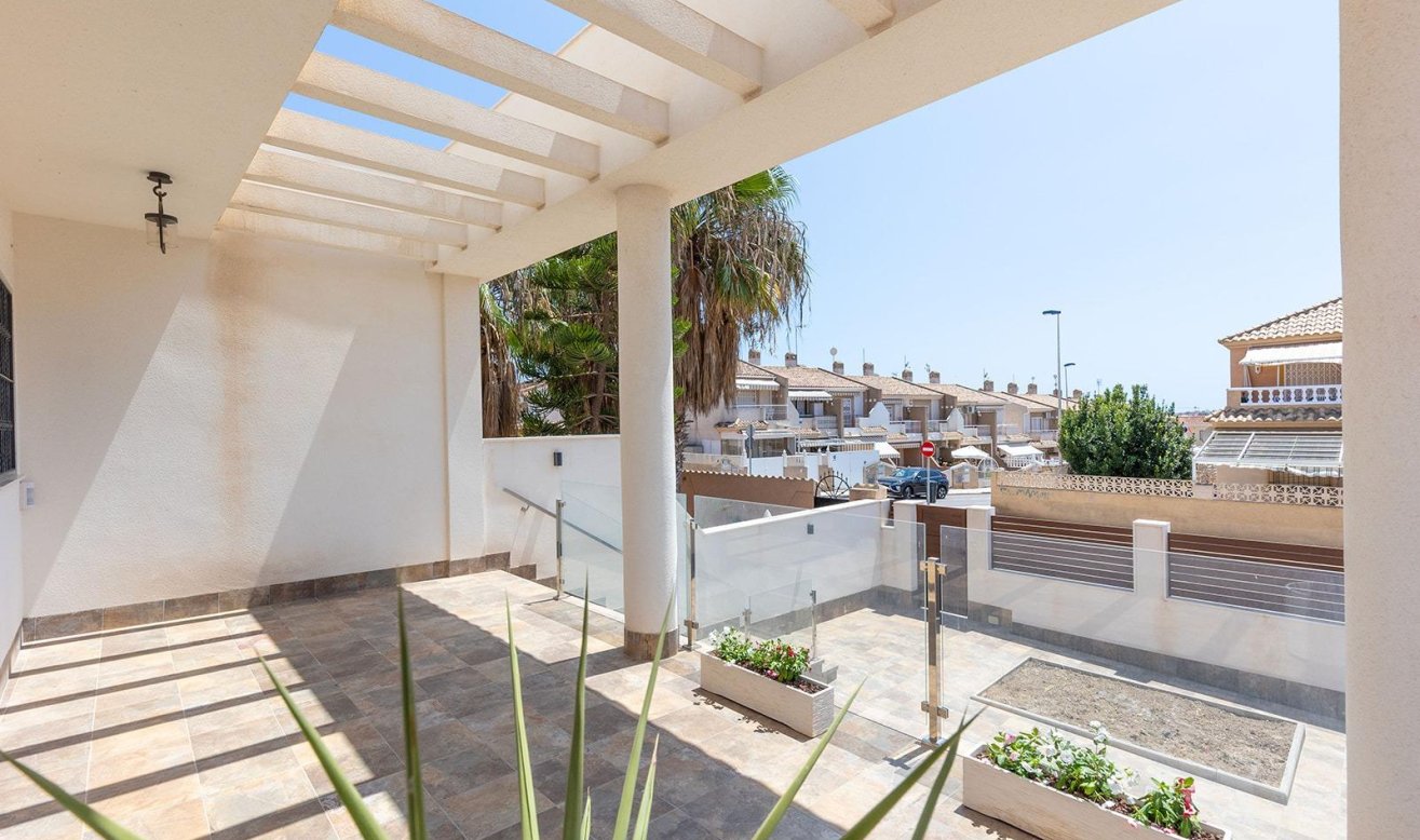 Resale - Villa - Torrevieja - Aguas Nuevas