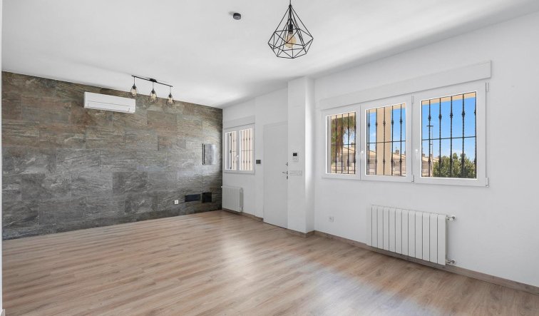 Resale - Villa - Torrevieja - Aguas Nuevas