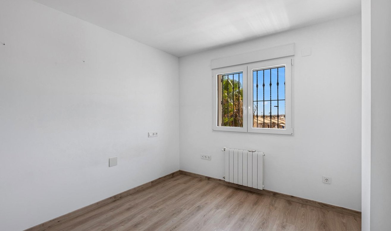 Resale - Villa - Torrevieja - Aguas Nuevas