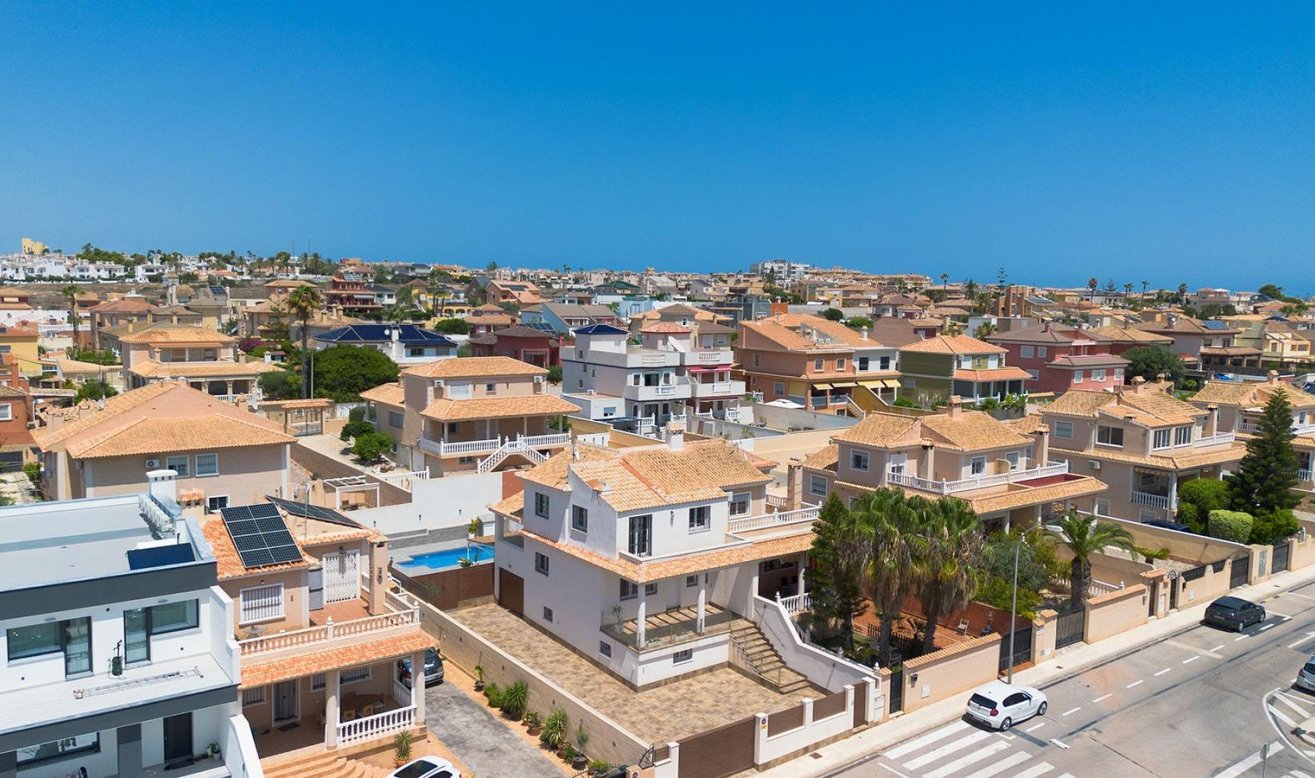 Resale - Villa - Torrevieja - Aguas Nuevas