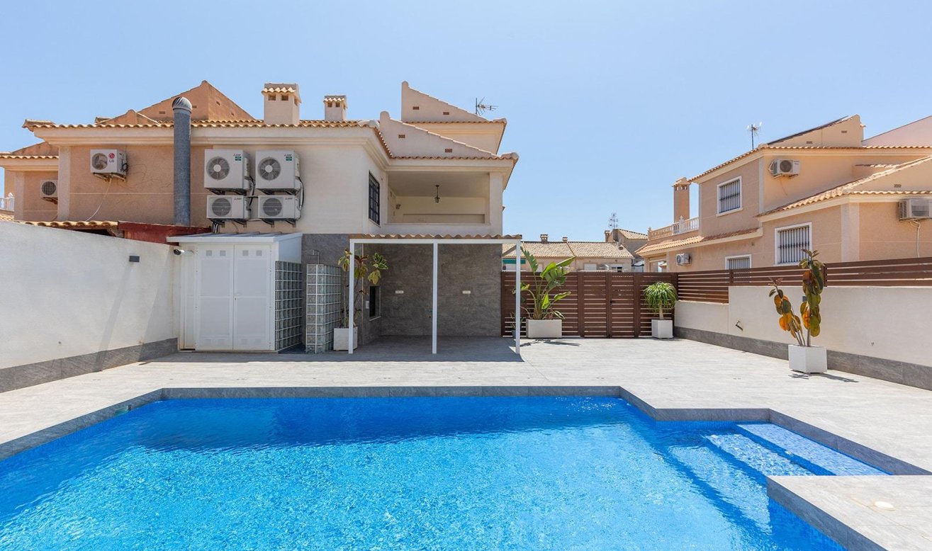 Resale - Villa - Torrevieja - Aguas Nuevas