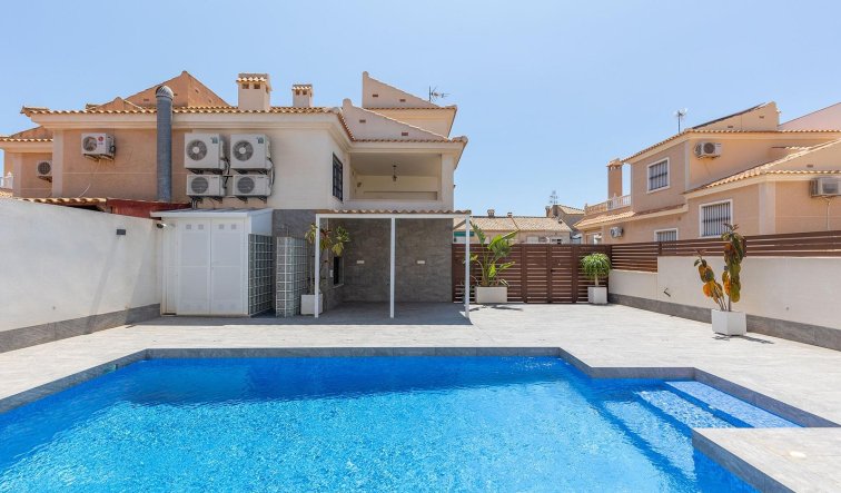 Resale - Villa - Torrevieja - Aguas Nuevas