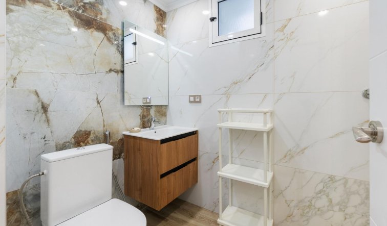 Resale - Apartment / flat - Torrevieja - Piscinas naturales
