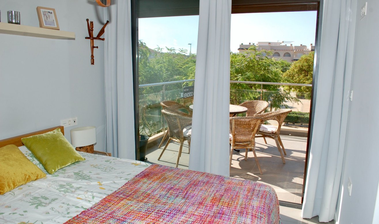Resale - Bungalow - Pilar de la Horadada - Mil Palmeras