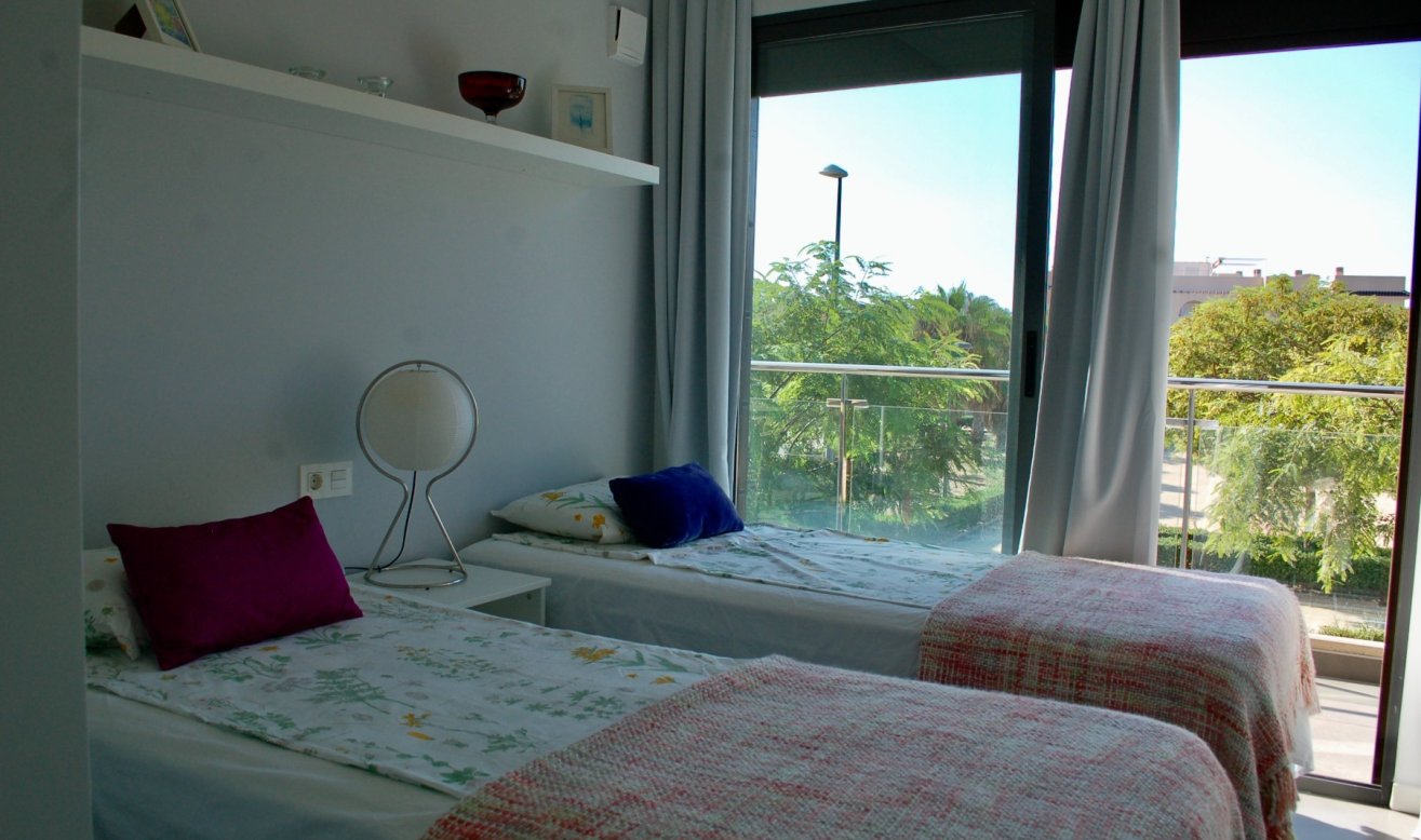 Resale - Bungalow - Pilar de la Horadada - Mil Palmeras