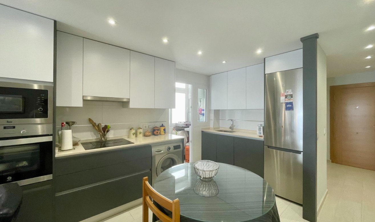 Resale - Apartment / flat - Torrevieja - Playa del Cura