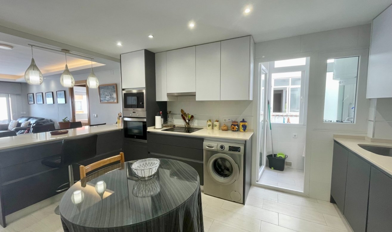 Resale - Apartment / flat - Torrevieja - Playa del Cura